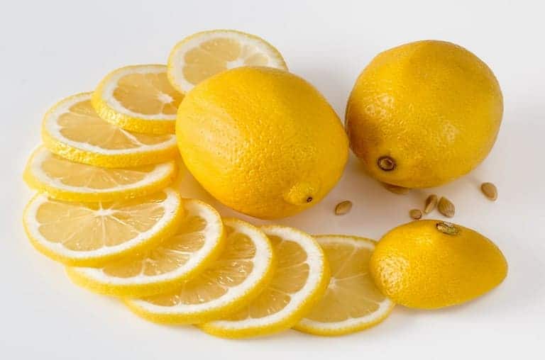 cara memutihkan wajah dengan lemon