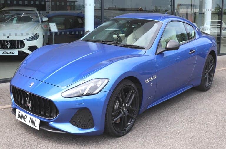 merk mobil buatan italia maserati