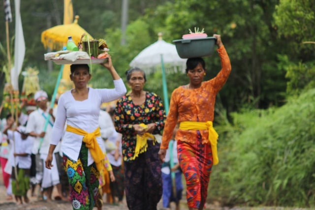 2. Menjaga Kerukunan Di Lingkungan Masyarakat