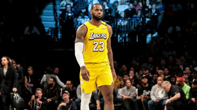 LeBron James Menjadi Bintang Lapangan Dengan Mencetak 31 Poin Dan 12 Assists Saat Di Toyota Center