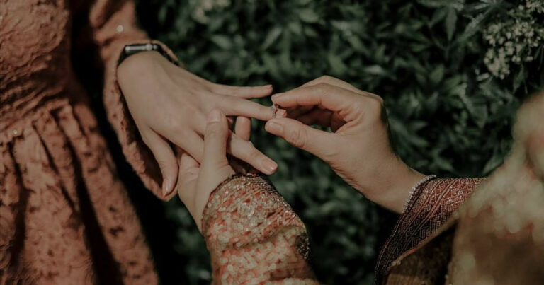 2. Pantun Melayu Pernikahan