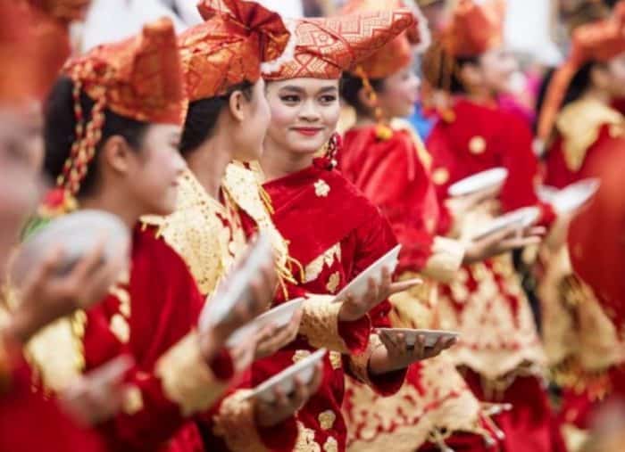 Macam Macam Tradisi Adat Istiadat Di Indonesia