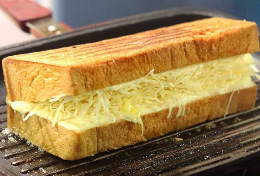 6. Roti Bakar